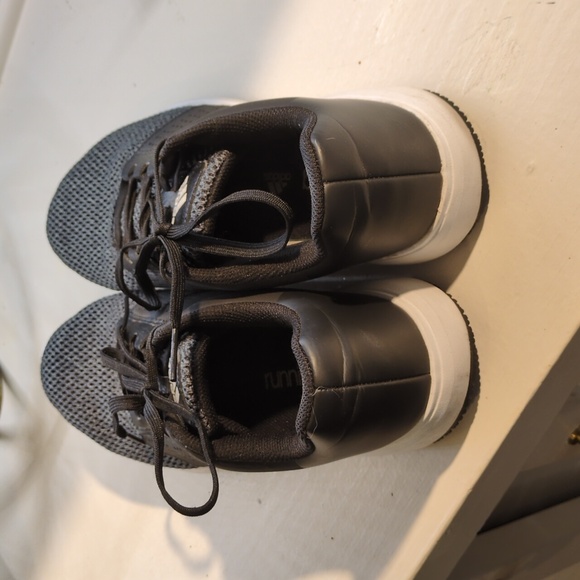 Adidas running shoes - Picture 3 of 6